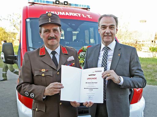 Neues Mannschaftstransportfahrzeug für die Freiwillige Feuerwehr Neumarkt i.T. [001]